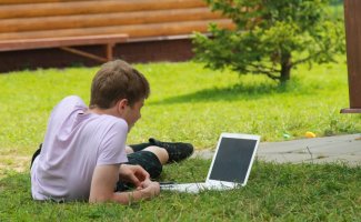 Как провести на дачу интернет, чтобы Wi-Fi ловил не хуже, чем дома